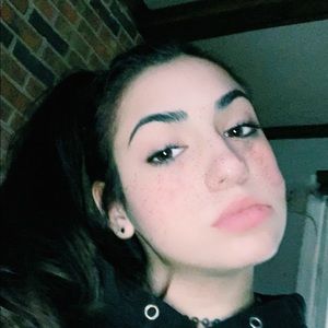 Meet your Posher, Elisa